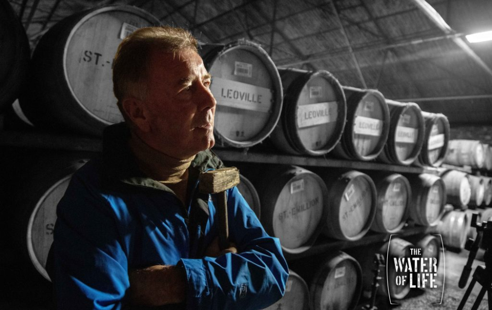 ブルックラディ蒸留所の復活に貢献したジム・マッキュワンの写真